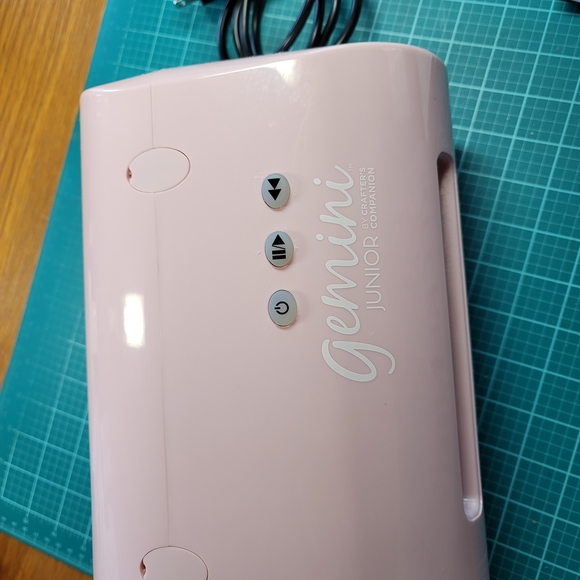 Craft Gemini Junior Pink Electronic Cutting Machine - Picture 4 of 5